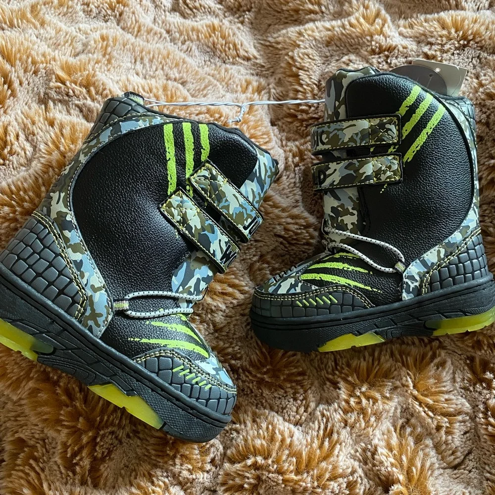 Kids Dinosaur Camo Snow Boots - Black & Green